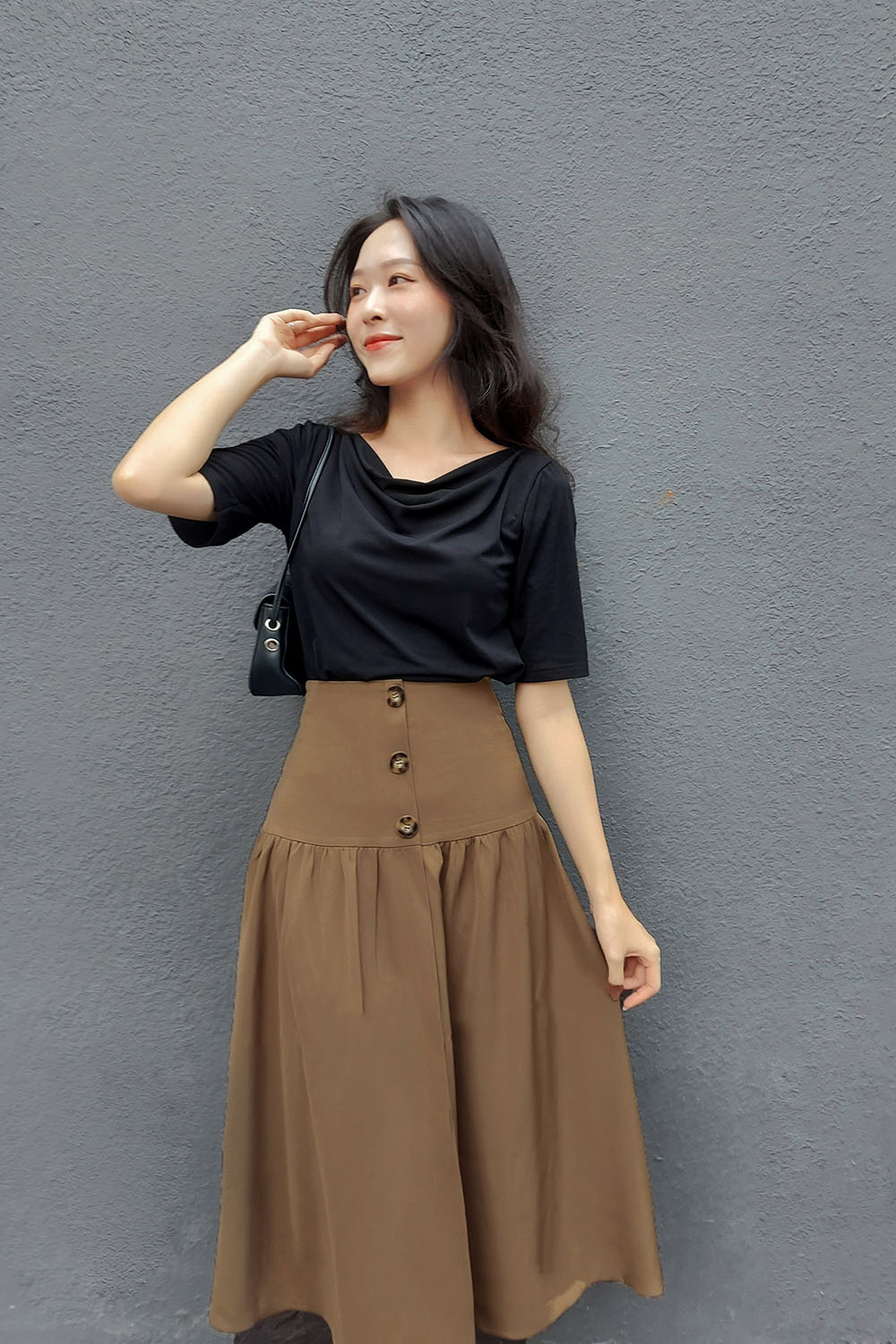 Chân váy xòe midi phối nút 