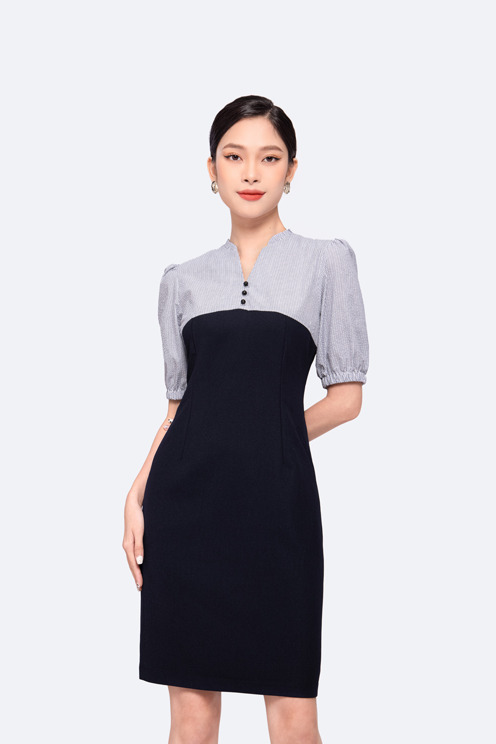 Đầm đen công sở dáng ôm nhẹ phối màu