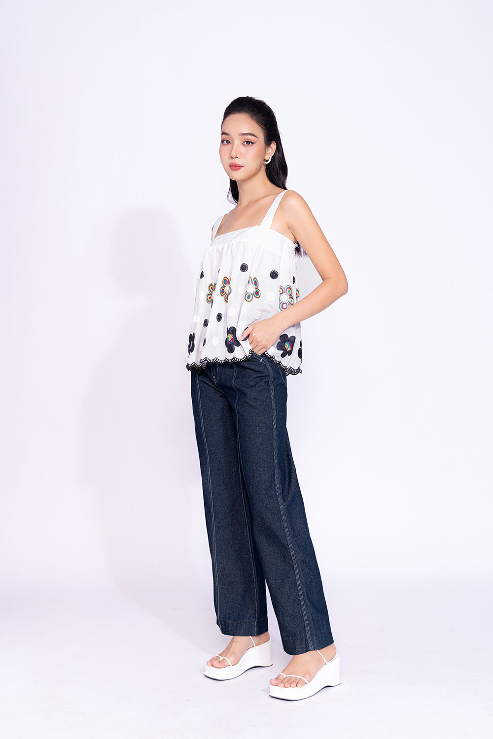 Quần jean nữ ống suông phối chỉ trắng